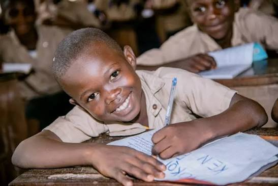 Enfants bénéficiaires des kits scolaires, district de Lékana